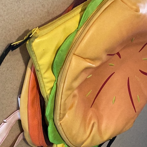 Cheeseburger backpack - Picture 3 of 6